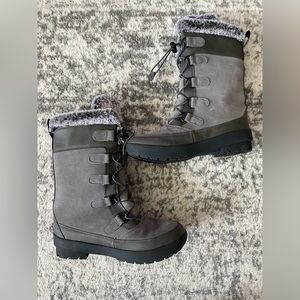 Snow Boots size 5